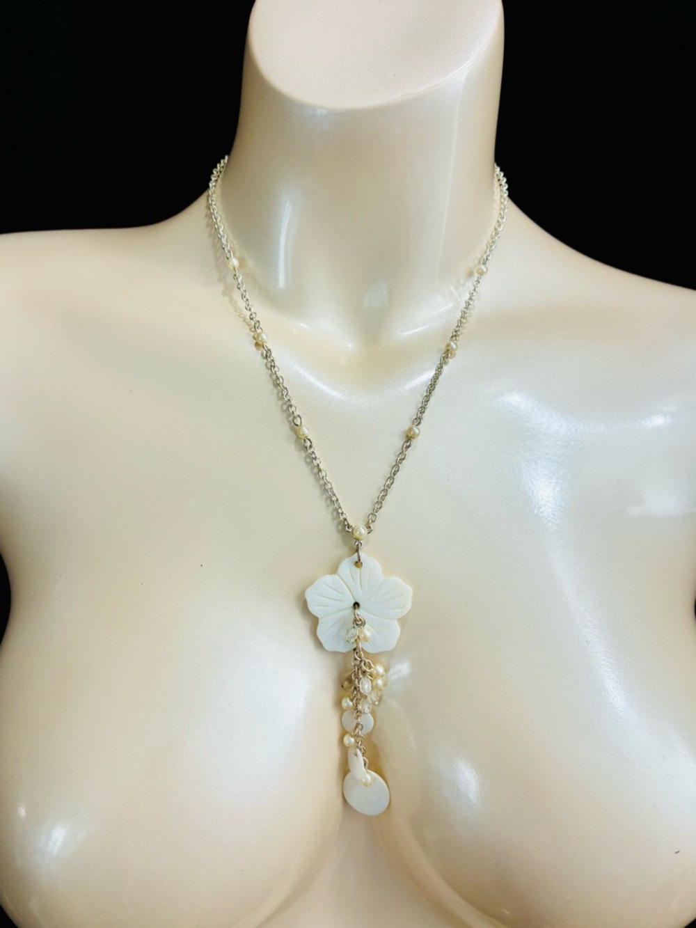 White Floral Hibiscus Carved Mother of Pearl Pendant Necklace with Pearl Tassel